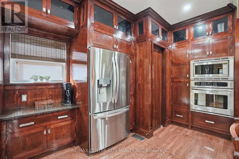 441 Woodman Avenue — photo 12 of 40