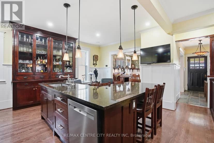 441 Woodman Avenue — photo 15 of 40