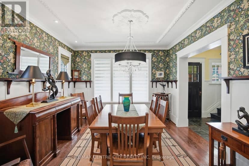 441 Woodman Avenue — photo 9 of 40