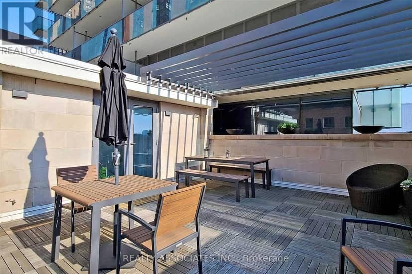 1605 - 75 St Nicholas Street — photo 16 of 18