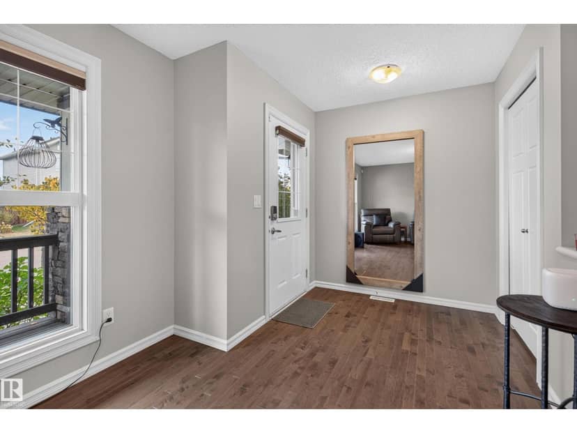 821 36A AV NW, Edmonton, photo 2