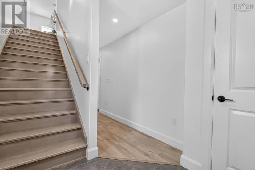 PC-2 6 Pearlgarden Close — photo 5 of 34