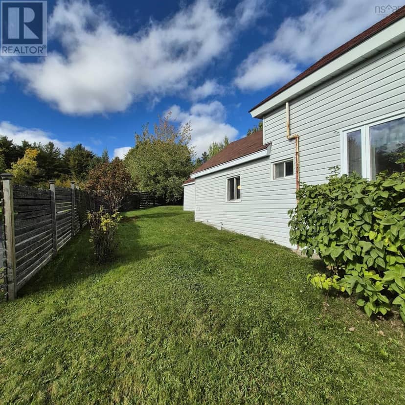 9794 Highway 8, Caledonia, photo 3