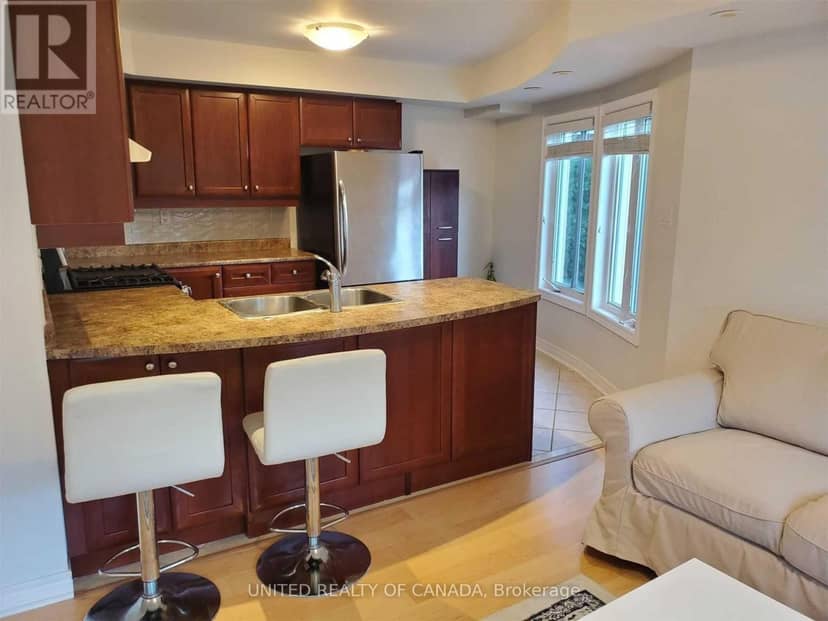 330 - 312 John Street — photo 12 of 39