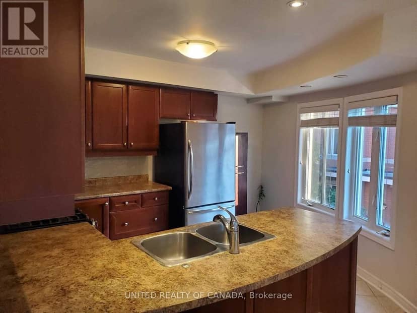 330 - 312 John Street — photo 14 of 39