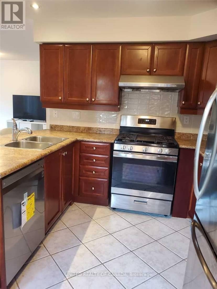 330 - 312 John Street — photo 16 of 39