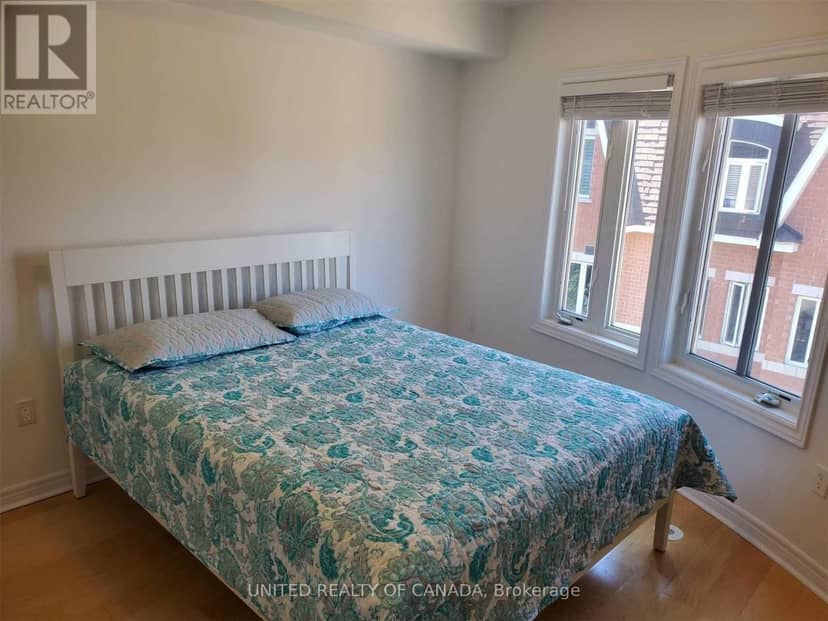 330 - 312 John Street — photo 18 of 39
