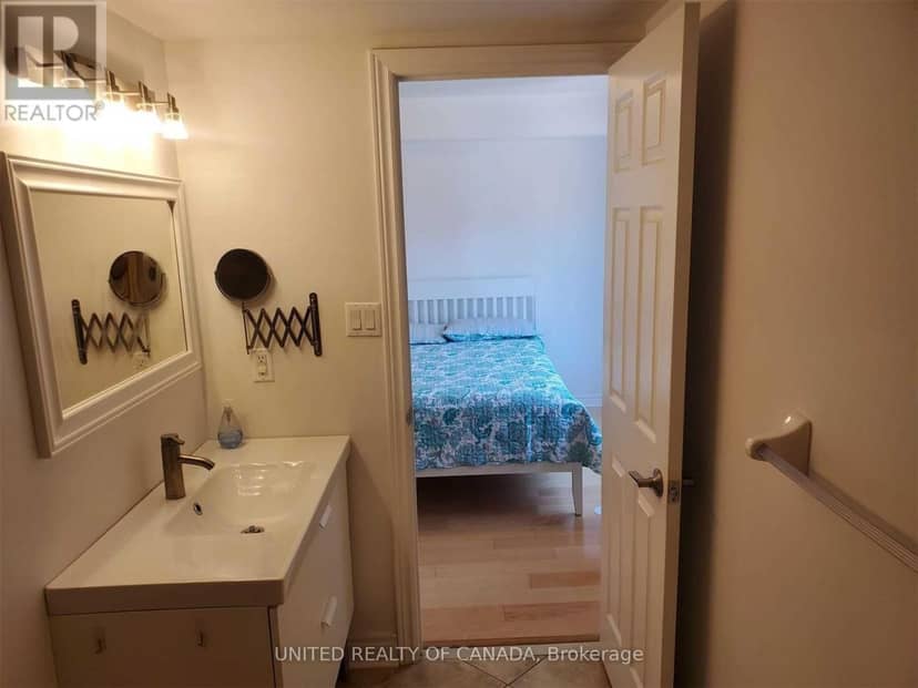 330 - 312 John Street — photo 22 of 39
