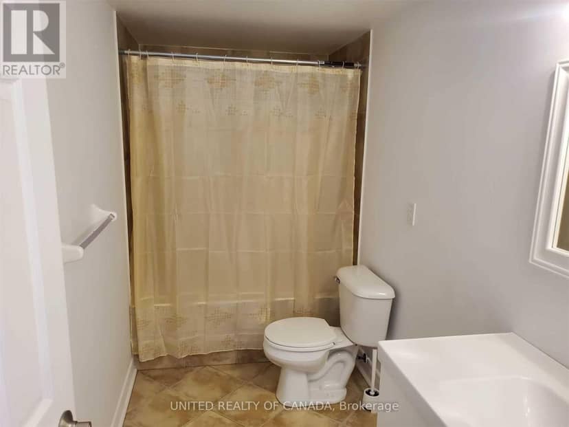 330 - 312 John Street — photo 23 of 39