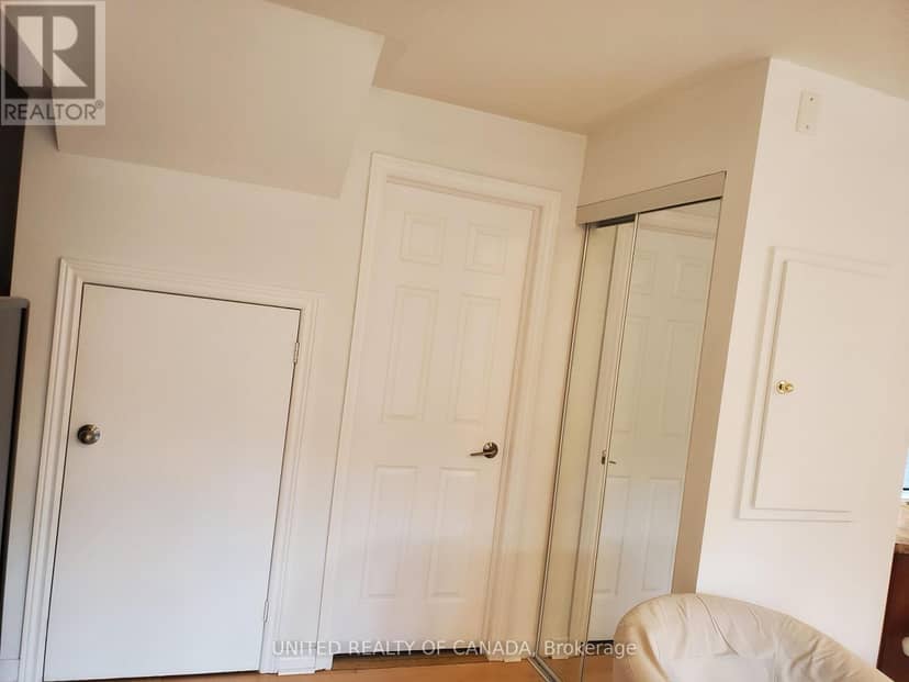 330 - 312 John Street — photo 25 of 39