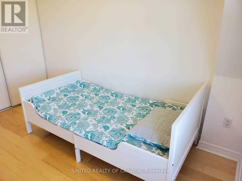 330 - 312 John Street — photo 27 of 39