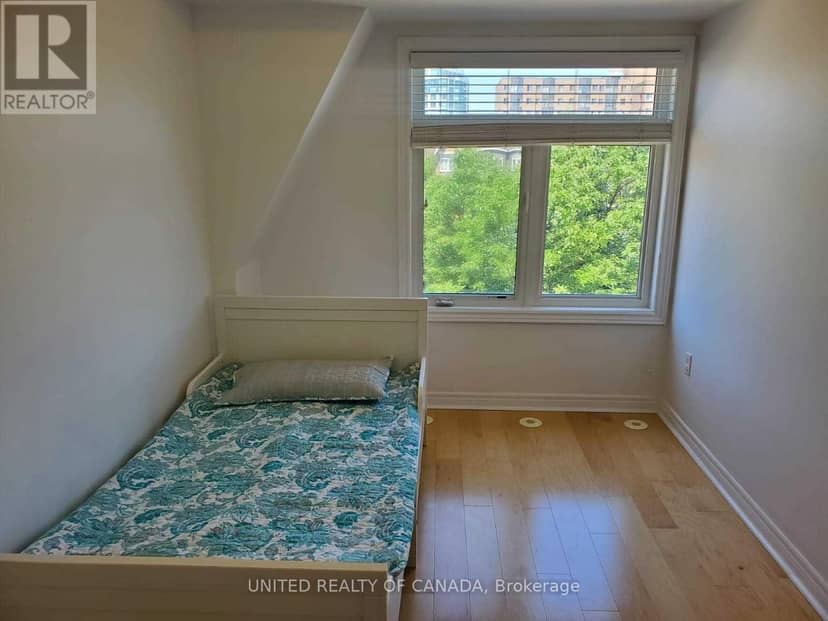 330 - 312 John Street — photo 28 of 39