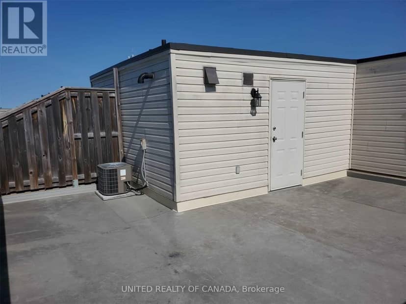 330 - 312 John Street — photo 38 of 39