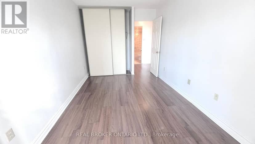 509 - 333 Clark Avenue W — photo 17 of 23