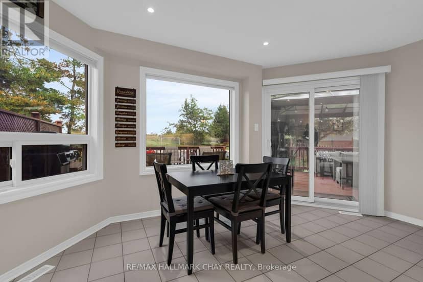 35 Grasett Crescent — photo 11 of 40