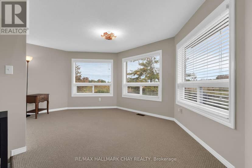 35 Grasett Crescent — photo 19 of 40