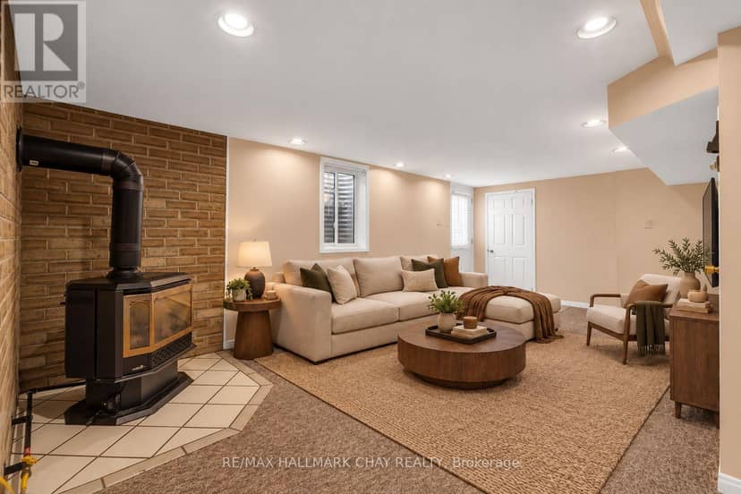 35 Grasett Crescent — photo 31 of 40