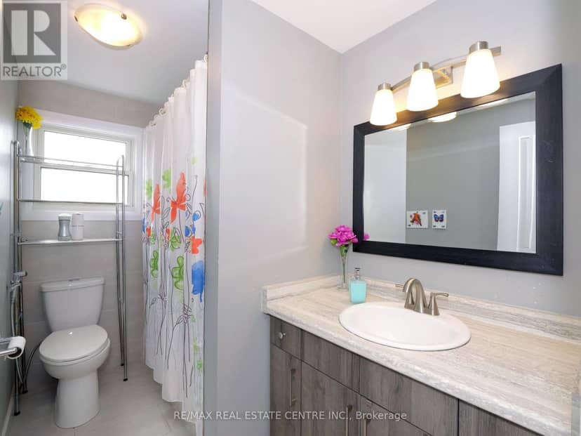 771 Monsarrat Avenue — photo 15 of 34