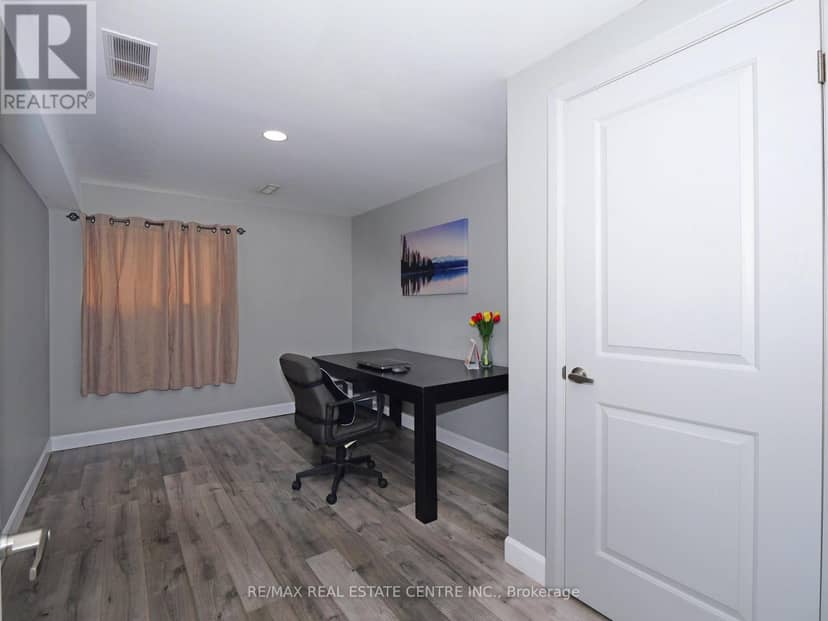 771 Monsarrat Avenue — photo 19 of 34