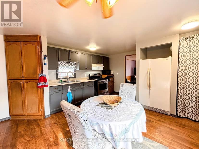 24 Jackson Crescent, Marathon, photo 2