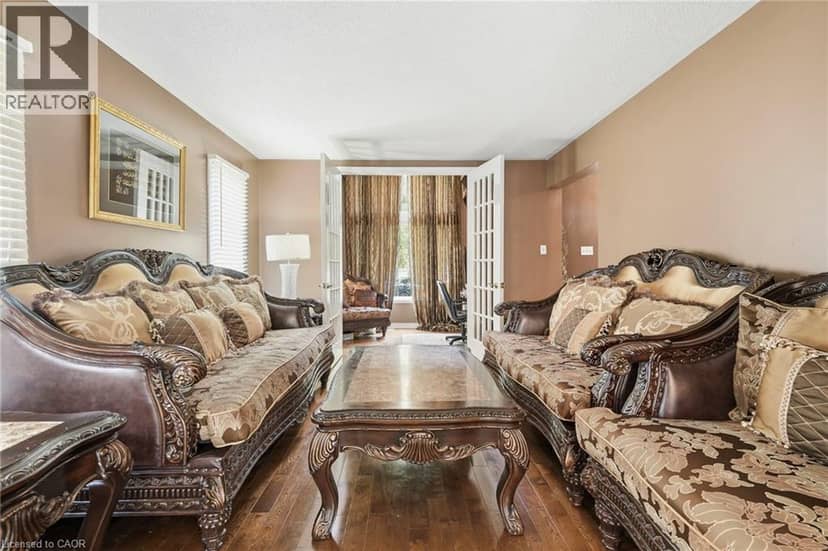 55 WOODSIDE Square — photo 9 of 40