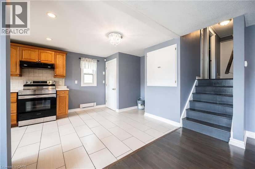 66 BELWOOD Crescent — photo 9 of 33
