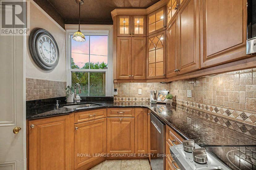 311 Byron Street N, Whitby, photo 8