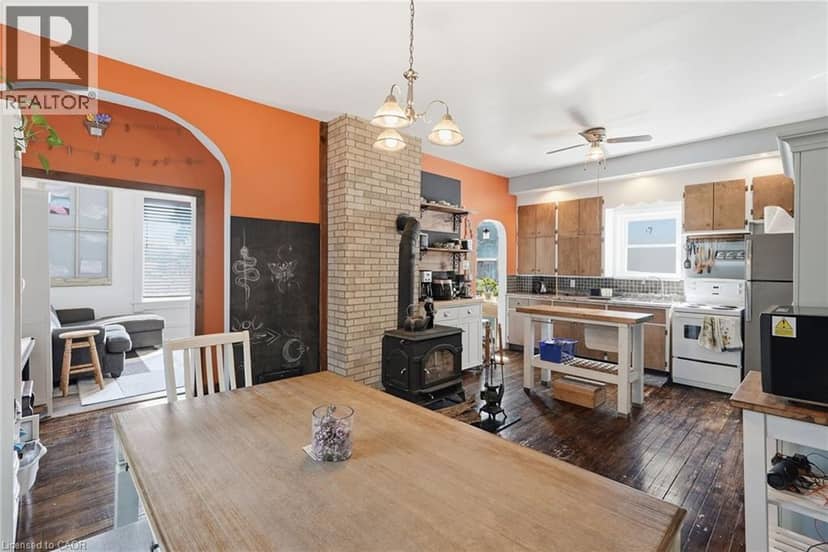 545 MAIN Street E — photo 13 of 40