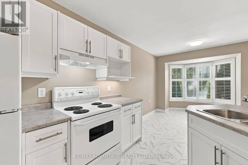 7 - 122 Sherwood Forest Square — photo 11 of 39