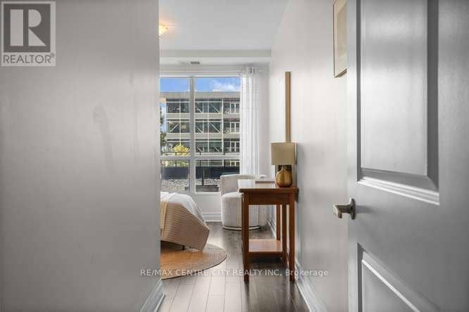 204 - 240 Villagewalk Boulevard, London North, photo 6