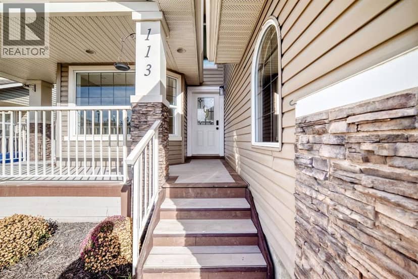 113 Cove Hill, Chestermere, photo 2