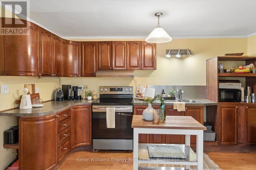 325 Ball Street — photo 14 of 40