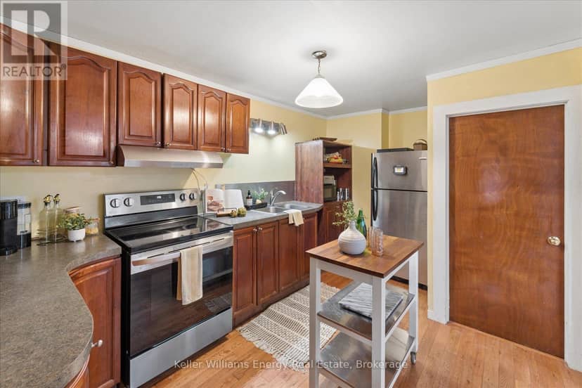 325 Ball Street — photo 17 of 40
