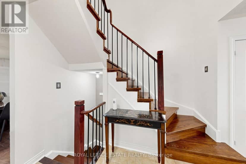 10 Dooley Crescent, Ajax, photo 3