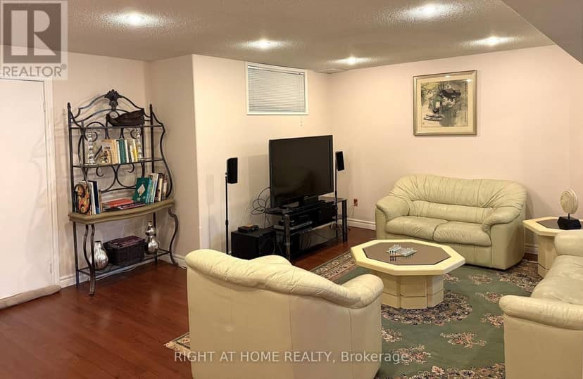 17 Piccadilly Road — photo 26 of 32