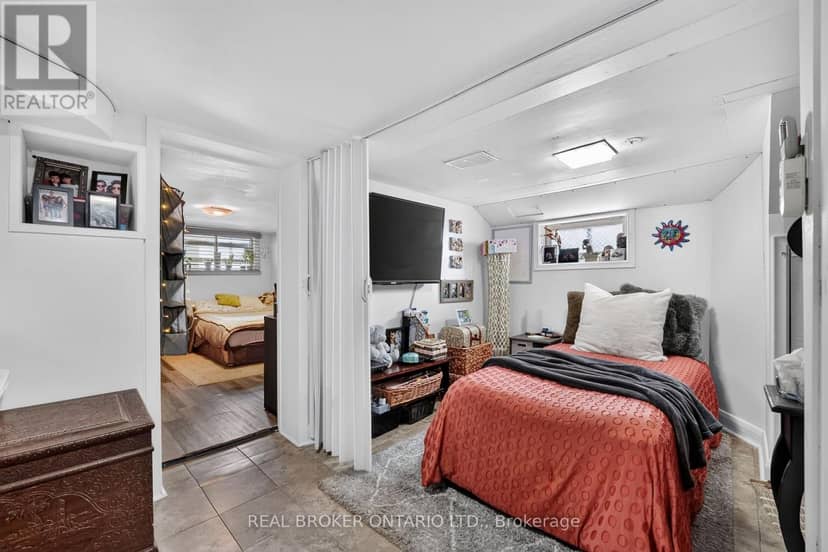 238 Chambers Avenue — photo 39 of 40