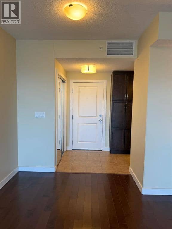 701, 16 Varsity Estates Circle NW, Calgary, photo 4