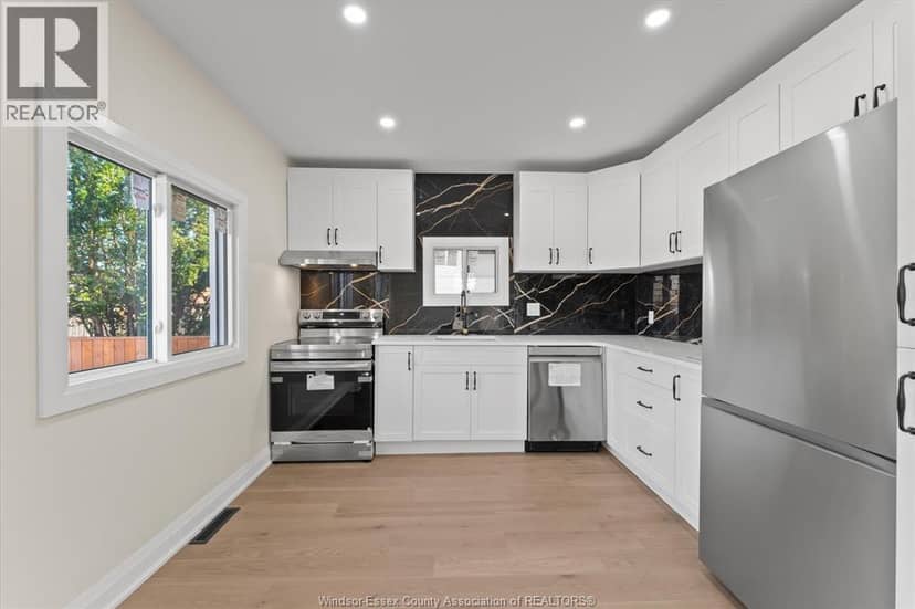 930 Elsmere — photo 13 of 40
