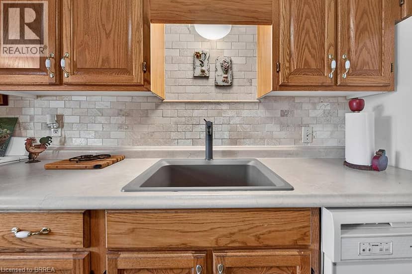 21 CAROLINA Drive, Brantford, photo 8