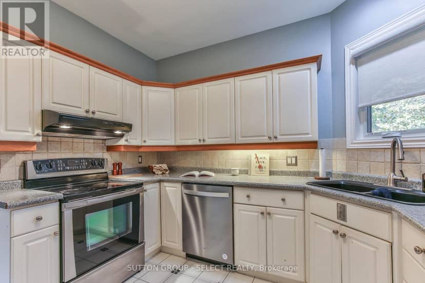 32 - 30 Doon Drive — photo 18 of 40