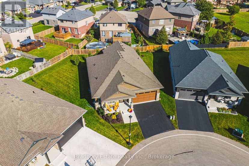 23 - 24 Craddock Boulevard — photo 3 of 35