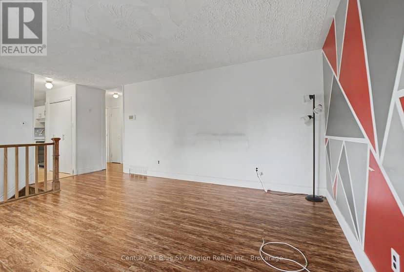 58 Van Horne Crescent — photo 15 of 40