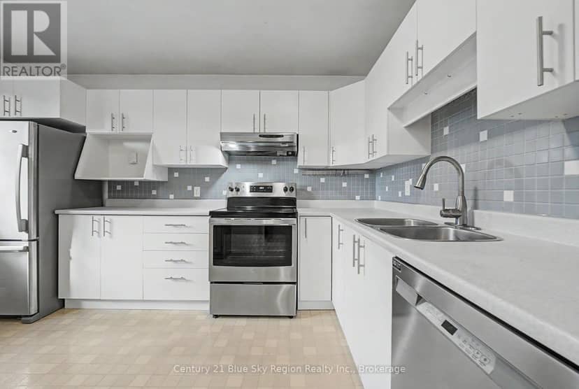 58 Van Horne Crescent — photo 16 of 40