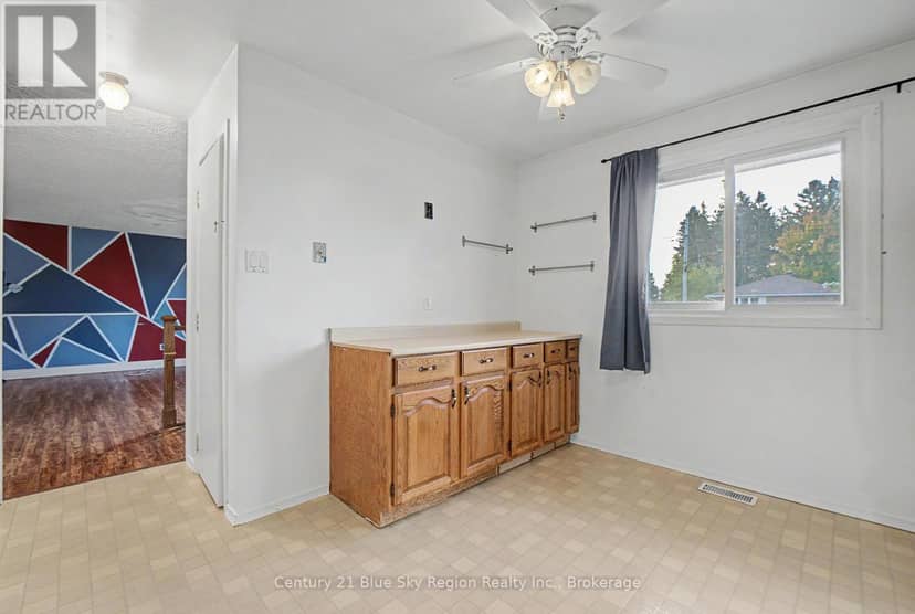58 Van Horne Crescent — photo 19 of 40