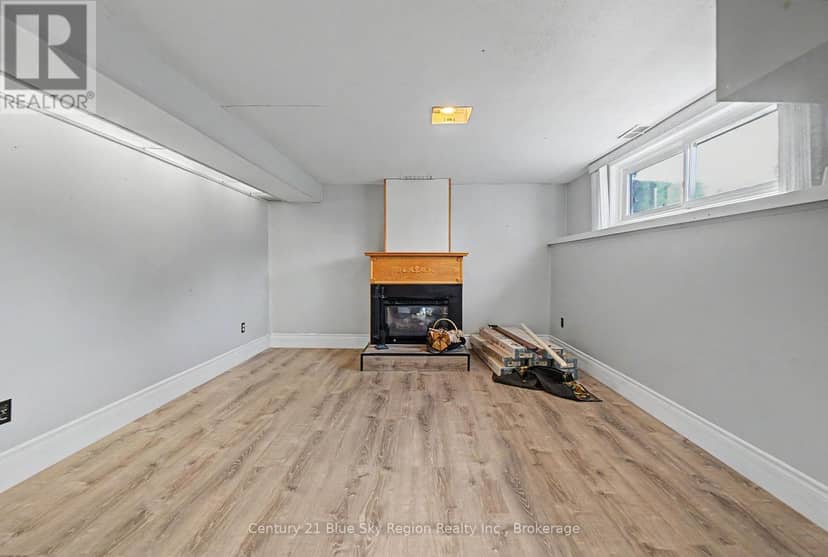 58 Van Horne Crescent — photo 31 of 40