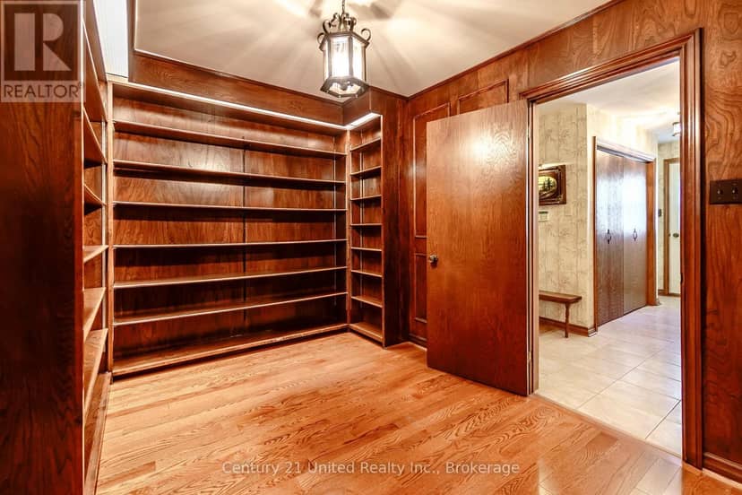 136 Wallis Drive — photo 19 of 40