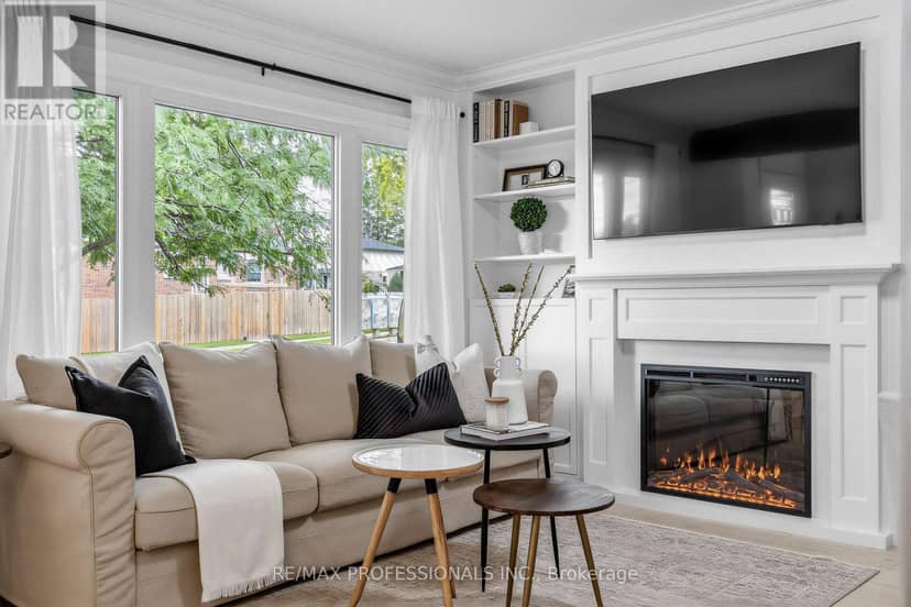 1013 Centre Street S — photo 12 of 39