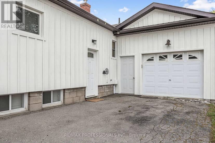 1013 Centre Street S, Whitby, photo 4