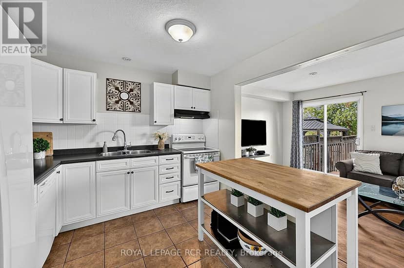 68 Shephard Avenue — photo 9 of 40
