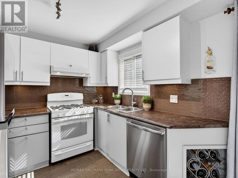 32 - 315 Wilkes Court — photo 12 of 40